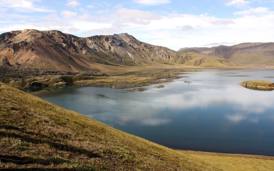 Il lago di Frostastaðavatn non lontano dalle montagne del Landmannalaugar e del vulcano Hekla.